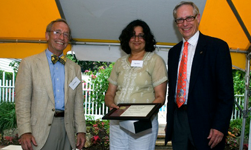 Jigna Desai poses with President Robert H. Bruininks and Professor Pete Magee. Desai is holding her award certificate.